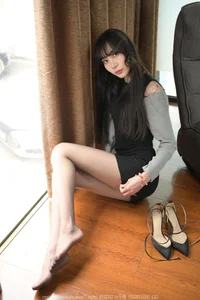 Slender Leg Aesthetics: TuanTuan in the Exquisite IESS Photography Series - image 74