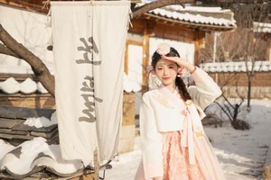 Stunning Visuals in YiTuYu艺图语 Art Language Vol.7340 Featuring Fei Tian Xiao Mo Nu - image 16