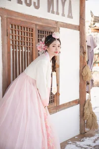 Stunning Visuals in YiTuYu艺图语 Art Language Vol.7340 Featuring Fei Tian Xiao Mo Nu - image 31
