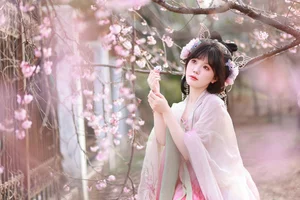 YITUYU Art Language 2024: The Aesthetic Beauty of Spring Cherry Blossoms and Strawberry Sago - image 8