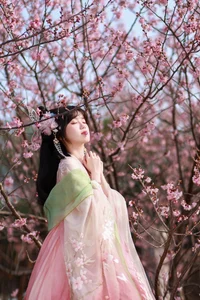 YITUYU Art Language 2024: The Aesthetic Beauty of Spring Cherry Blossoms and Strawberry Sago - image 6