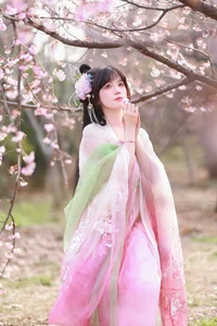 YITUYU Art Language 2024: The Aesthetic Beauty of Spring Cherry Blossoms and Strawberry Sago - image 1