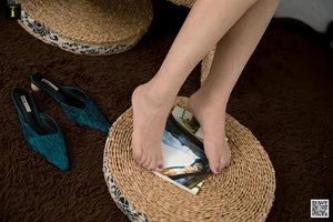 IESS Chinese Model Diudiu Magic of Ultra-Shallow High Heels Fashion Set - image 12