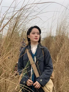 Thùy Linh: The Breakout Star of 'Peach Blossoms, Pho and Piano' Captivating Fans with Her Timeless Beauty and Grace - image 3