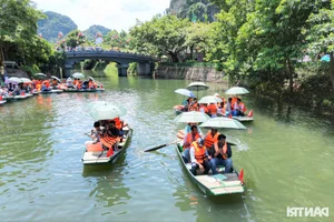 Massive Indian Delegation Visits Trang An: A Milestone for Vietnam Tourism - image 6