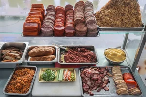 The 79,000 VND Banh Mi: A New Culinary Trend in Ho Chi Minh City - image 0