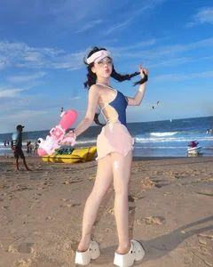 Rising Influencer Bảo Khuyên: The Viral 'Flex' and the Story Behind Her Stunning Social Media Presence - image 9