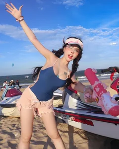 Rising Influencer Bảo Khuyên: The Viral 'Flex' and the Story Behind Her Stunning Social Media Presence - image 3