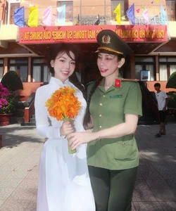 Rising Influencer Bảo Khuyên: The Viral 'Flex' and the Story Behind Her Stunning Social Media Presence - image 7