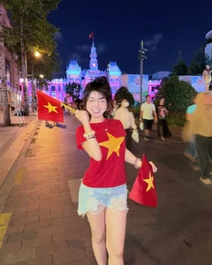 Rising Influencer Bảo Khuyên: The Viral 'Flex' and the Story Behind Her Stunning Social Media Presence - image 6
