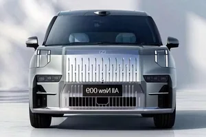 A First Look at the Zeekr 009 Luxury Electric MPV Arriving Soon - image 4