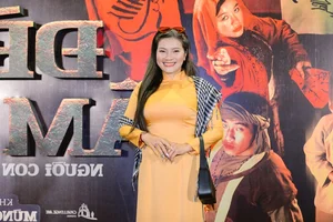 Midu Radiates Elegance on the Red Carpet Supporting Kieu Trinh - image 0