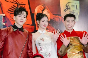 Midu Radiates Elegance on the Red Carpet Supporting Kieu Trinh - image 1