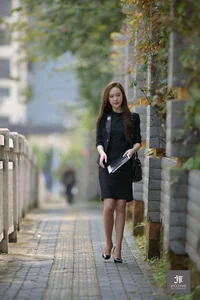 IESS Series 177: Following Yun Zhi on Her Daily Commute - image 4