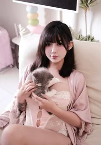 The Rise of the 'Hong Ty' Trend: How a Vietnamese Influencer Captured the Spotlight - image 6