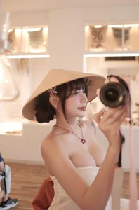 The Rise of the 'Hong Ty' Trend: How a Vietnamese Influencer Captured the Spotlight - image 1