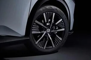 Honda Insight Relaunch in Japan: Stylish Hybrid Performance Starting at 840 Million VND - image 4