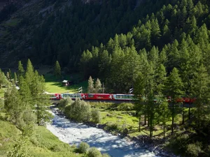 Vietnam's Reunification Express: Named One of the World’s Top 9 Train Journeys for 2025 - image 4