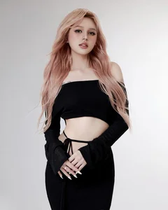 Xoai Non Under the Spotlight: Fans Scrutinize Her Beauty Following Viral Photos with Gil Le - image 6