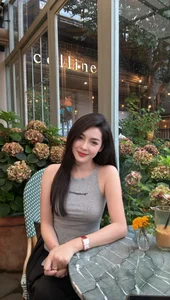 Vu Thanh Quynh Flaunts Her Toned Physique and Modern Style - image 4