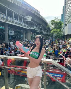 Stunning Festival Fashion: Hottest Outfits from the Thai Water Festival Songkran - image 8