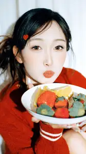 YiTuYu Art Language Vol.8573 zzzzzzz: A Girl's Sweet Relaxed Moment with a Bowl of Fruits - image 0