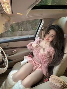 Saigon’s Top Influencer Vo Ngoc Tran Captivates Fans During Stunning China Vacation - image 0