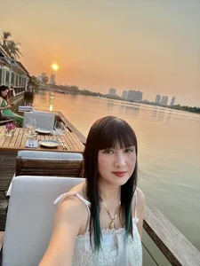 Vietnamese Singer Phuong Linh Shows Off Youthful Street Style During Hong Kong Vacation - image 2