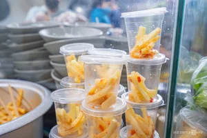 Hanoi’s Culinary Sensation: The Milk Fish Noodle Shop Selling 1,000 Bowls Daily - image 3