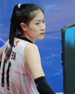 Beautiful Vietnamese Volleyball Stars Shine in Elegant Outfits for Lunar New Year - image 3