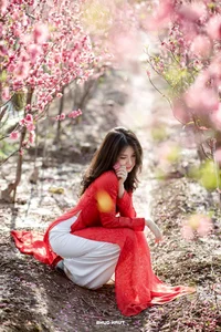 Elegant Vietnamese Tradition: Lê Thị Phương Thảo in Stunning Áo Dài Photography - image 7