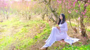 Elegant Vietnamese Tradition: Lê Thị Phương Thảo in Stunning Áo Dài Photography - image 10