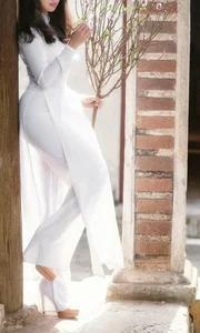 Elegant Vietnamese Tradition: Lê Thị Phương Thảo in Stunning Áo Dài Photography - image 3