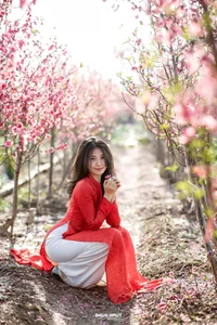 Elegant Vietnamese Tradition: Lê Thị Phương Thảo in Stunning Áo Dài Photography - image 15