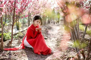 Elegant Vietnamese Tradition: Lê Thị Phương Thảo in Stunning Áo Dài Photography - image 20