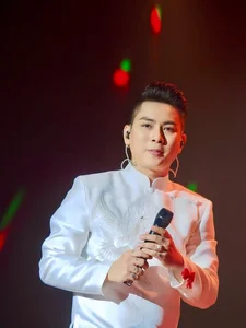 Singer Hoai Lam Debuts Surprising New Look and Finds Newfound Happiness Beyond the Spotlight - image 0