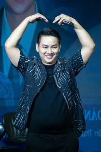 Singer Hoai Lam Debuts Surprising New Look and Finds Newfound Happiness Beyond the Spotlight - image 5