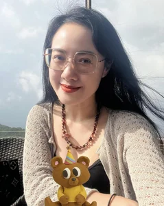 Vietnamese MC Hoài Anh: Timeless Beauty Beyond the Camera Lens - image 6