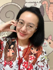 Vietnamese MC Hoài Anh: Timeless Beauty Beyond the Camera Lens - image 1