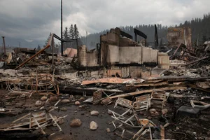 Devastating Wildfires Ravage Famous Tourist Town: A Visual Report on the Environmental Impact - image 4
