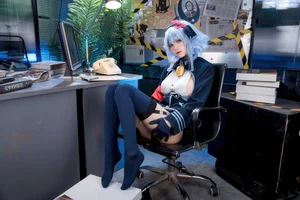 Stunning Amau Ako Cosplay by Jiu Qi Miao: A Masterpiece of Blue Archive Art - image 0