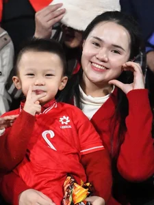 Vietnam National Team Wins AFF Cup: Spotlight on the Captain's Wife's Beauty - image 2