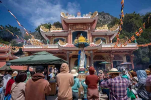 Ba Den Mountain Spring Festival: A Cultural Spectacle Attracting Hundreds of Thousands to Tay Ninh - image 1