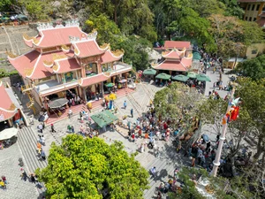 Ba Den Mountain Spring Festival: A Cultural Spectacle Attracting Hundreds of Thousands to Tay Ninh - image 7