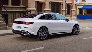 All-Electric Mercedes-Benz C-Class: S-Class Comfort in a Compact Sedan - image 10