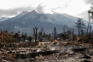 Devastating Wildfires Impact Popular Tourist Towns: A Visual Report - image 14