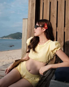 Beach Fashion Trends: Stunning Summer Looks Inspired by Top Celebrity Styles - image 8