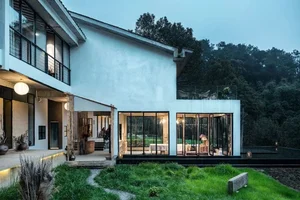 From High-Powered Career to Mountain Sanctuary: A Former Editor’s Dream Home in the Serene Suburbs - image 2