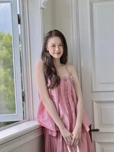 Elegant Charm: Exploring the Sophisticated Style of Actor Anh Duc’s Wife - image 2