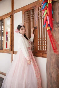 Captivating Portraits: YiTuYu Art Language Vol.7340 Fei Tian Xiao Mo Nu - image 4